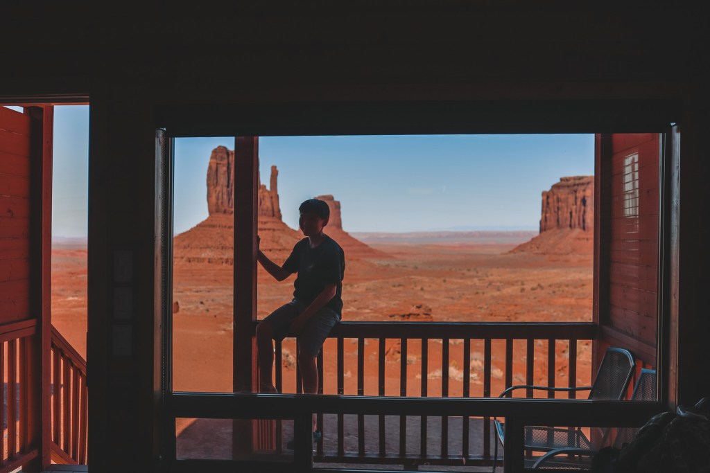 First Time Guide to Visiting Monument Valley | The View Cabins #simplywander #monumentvalley #utah #arizona