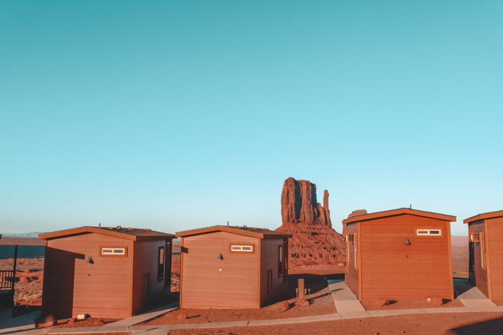 First Time Guide to Visiting Monument Valley | The View Cabins #simplywander #monumentvalley #utah #arizona