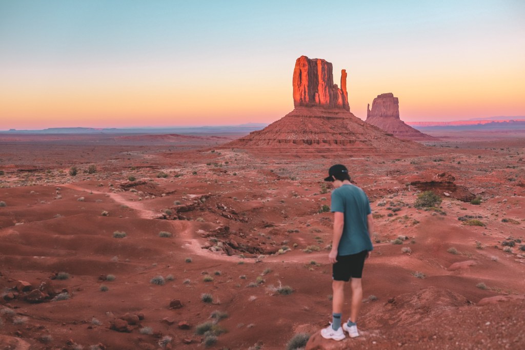 First Time Guide to Visiting Monument Valley | The View Cabins #simplywander #monumentvalley #utah #arizona