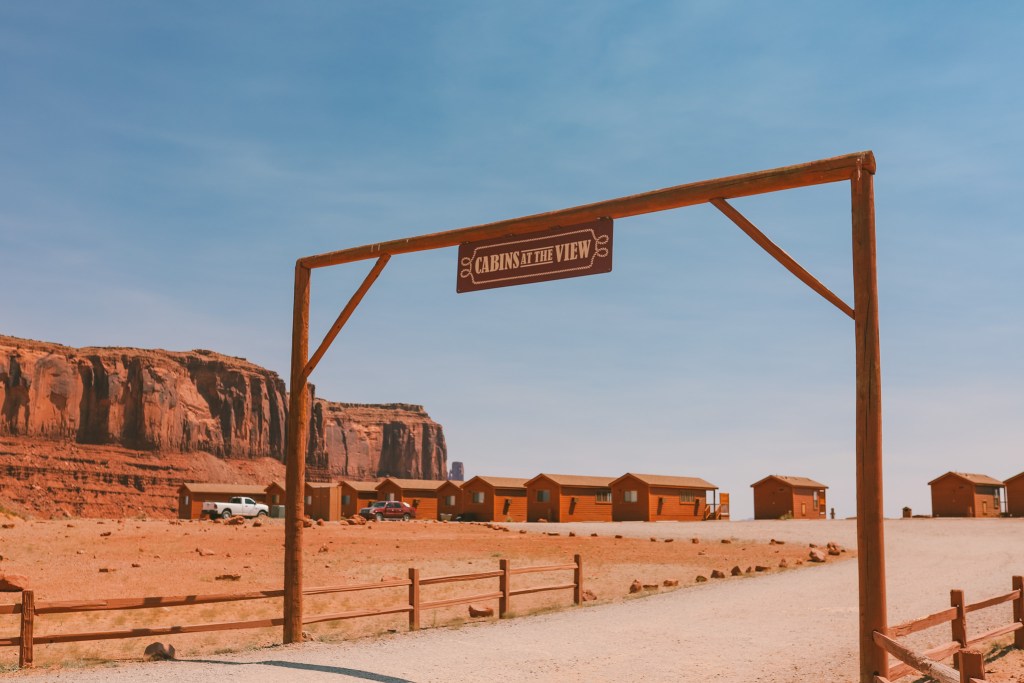 First Time Guide to Visiting Monument Valley | The View Cabins #simplywander #monumentvalley #utah #arizona